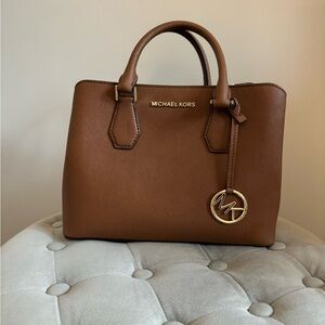 Structured Handbag w/ Gold-Tone Hardware – Crossbody & Top Handle